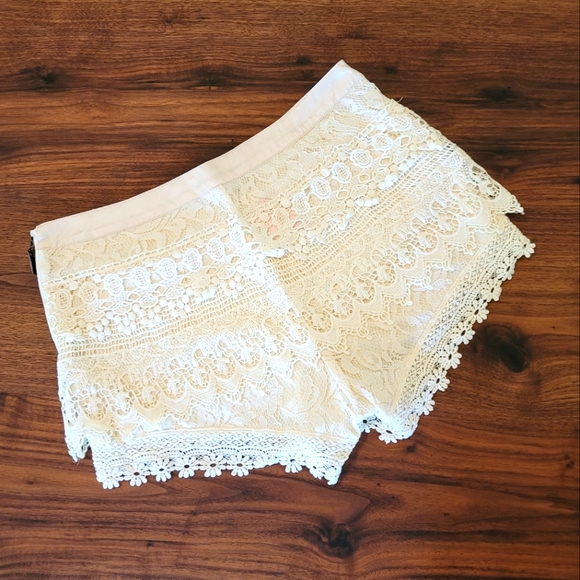 Love Culture lace shorts (NWT) - Picture 4 of 4